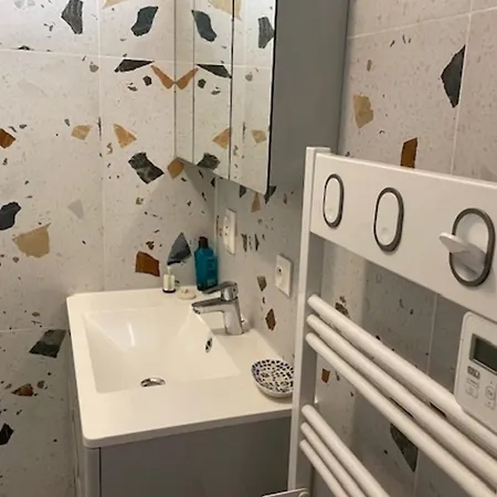 公寓 For 2 With Balcony - Near 戛纳